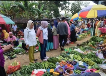 Pantau Harga Kebutuhan Pokok Jelang Ramadan, Sekda Bersama Satgas Ketahanan Pangan Lakukan Operasi Pasar