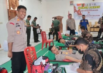 Dalam Rangka Hari Bhayangkara Ke-77, Polres Konsel Bersama TNI Lakukan Donor Darah
