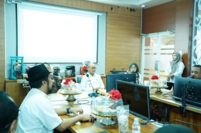 Kemenparekraf RI Serahkan Banper Sarana Ruang Kreatif Kepada Salah Satu Pelaku UMKM di Konsel