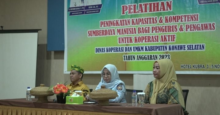 Sekda Konsel Buka Pelatihan Sejumlah Pengawas dan Pengurus Koperasi