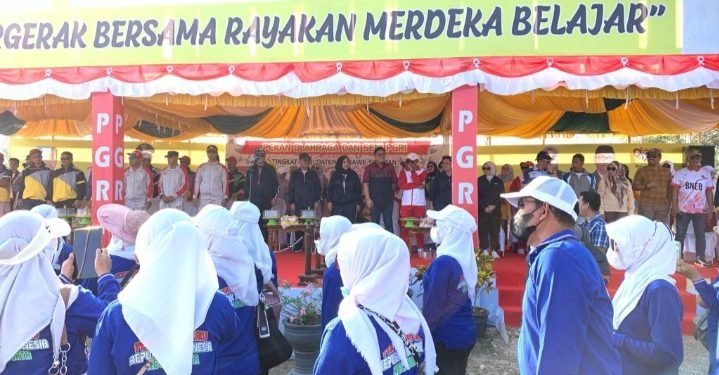Bupati Konsel Buka Porseni PGRI Tingkat Kabupaten Tahun 2023 di Kecamatan Lainea