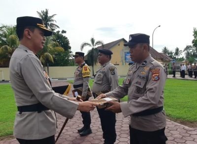 Berhasil Ungkap Kasus Narkoba, 4 Personel Polsek Kolono Mendapat Penghargaan dari Kapolres Konsel