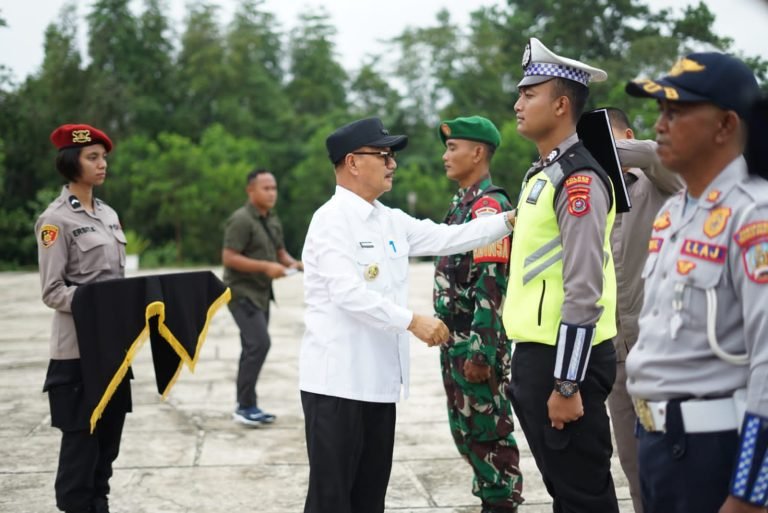 Jelang Idu Fitri, Bupati Surunuddin Pimpin Apel Gelar Pasukan ‘Ketupat Anoa 2024’