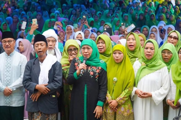 Halal Bi Halal Bupati Konsel Serahkan Bantuan Ratusan Juta Terhadap PP Minhajut Thullab.