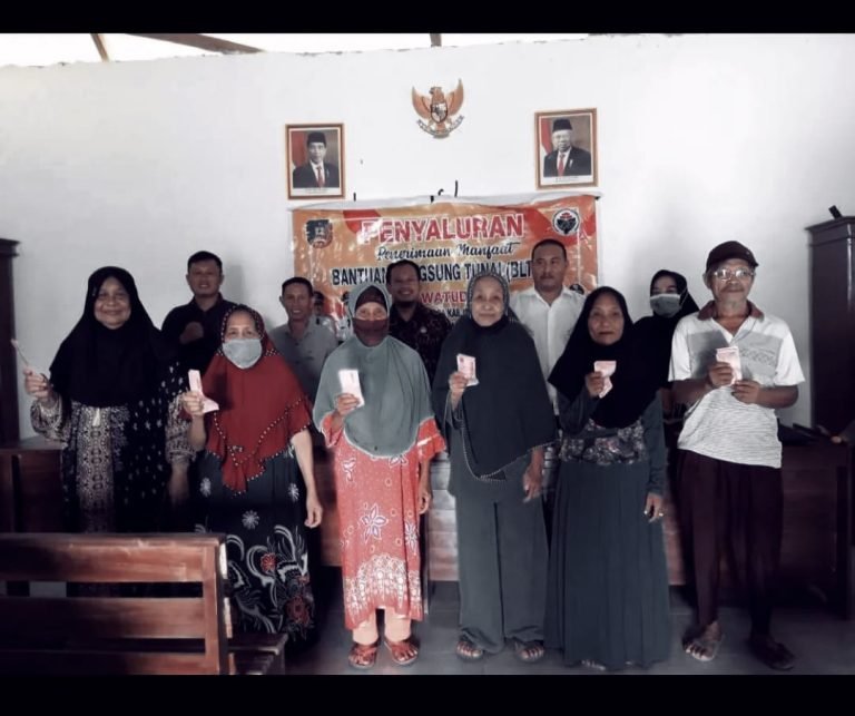 Pemerintah Desa Watudemba Resmi  Salurkan BLT-DD 37 KPM.