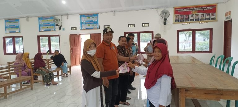 Pemdes Eewa Resmi Salurkan BLT-DD Kepada 20 KPM.