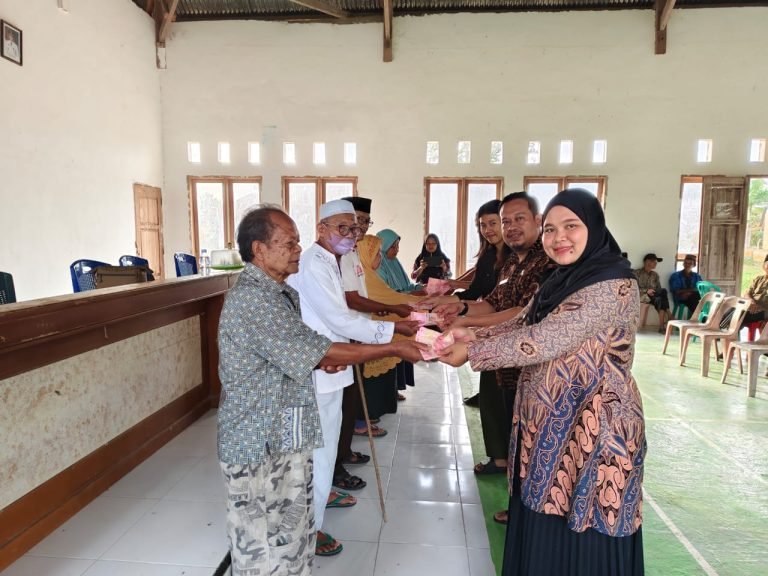 Bersyukur  Kepada Allah SWT Pemdes Wawouru Resmi Menyalurkan BLT-DD Kepada 45 KPM.