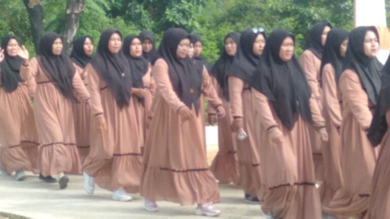 Sambut Tahun baru Islam, BKTM Gelar Gerak Jalan Mengunakan Busana Syar’i