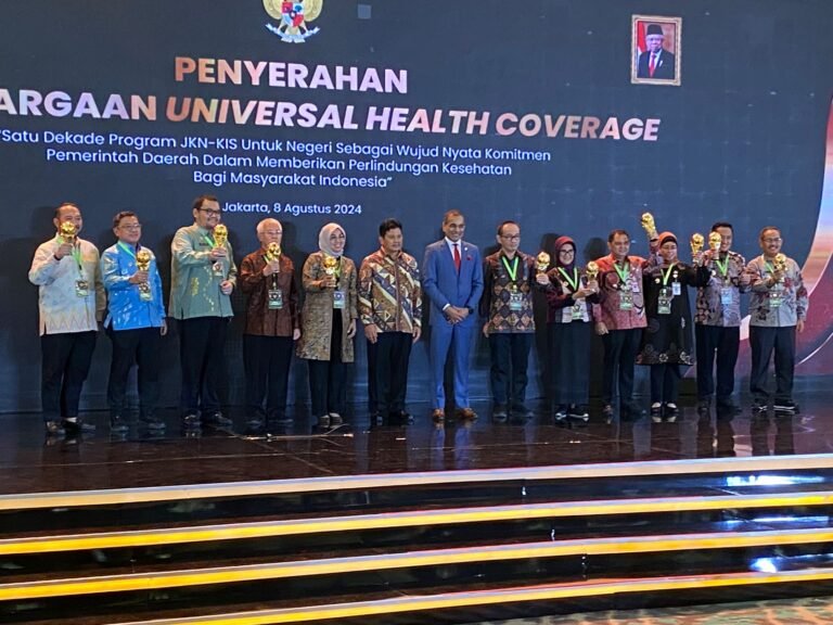 Pemerintah Daerah Konawe Selatan Kembali Mendapat Penghargaan UHC Award 2024