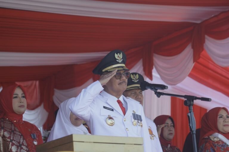 Memperingati HUT RI ke 79 Bupati KONSEL Bertindak Sebagai Inspektur Upacara