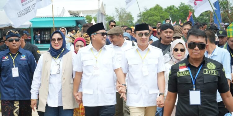 Ribuan Simpatisan Pasangan Calon Bupati Dan Wakil Bupati Ajp-James Turut Serta Mengawal Pendaftar Pencalonan Di Kpu