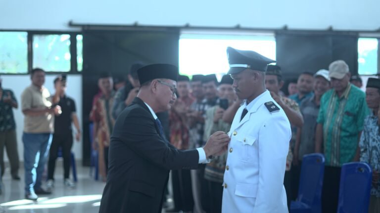 Bupati Konsel Melantik Kades Pengganti Antar Waktu Desa Boro-boro