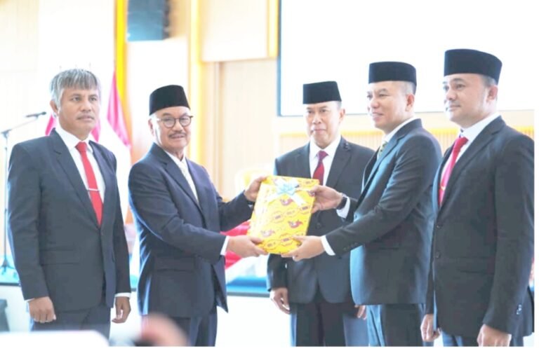 Serah Terima Jabatan Bupati Konsel Periode 2025 – 2030, Diakhir Jabatan Surunuddin Minta …