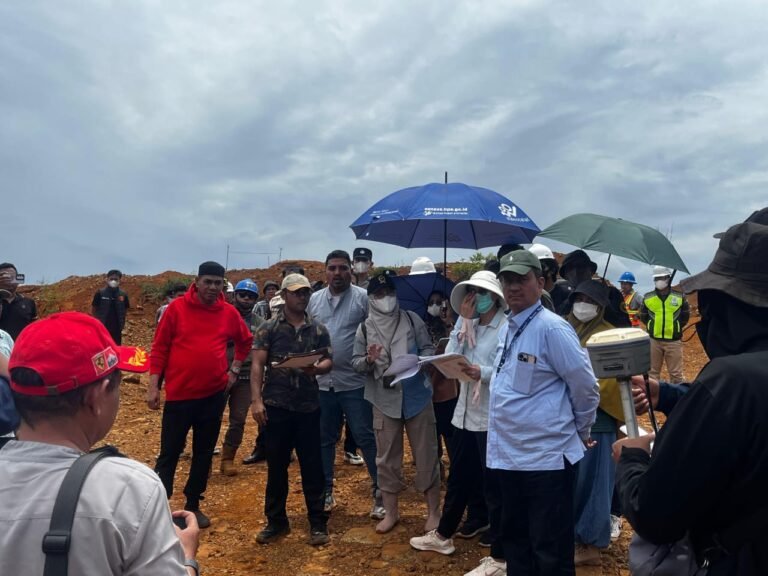 PN Gelar Sidang Lapangan Sengketa Lahan Warga Dengan PT Antam di Desa Mandiodo Dan Tapunggaeya