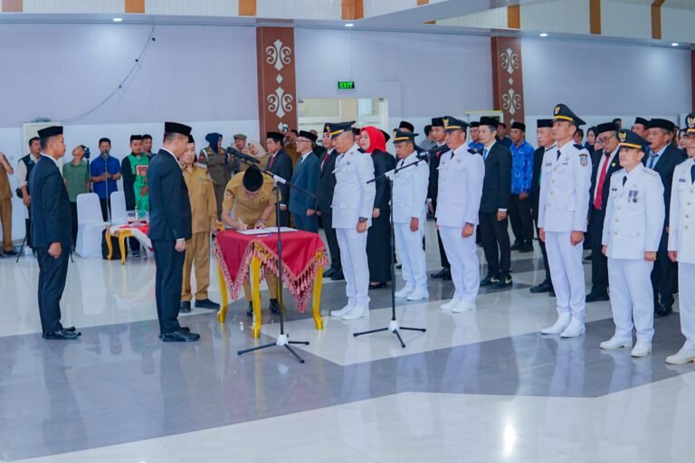 Perkuat Kinerja Birokrasi, Bupati Irham Kalenggo Lantik Puluhan Pejabat Eselon III dan IV Berbasis Sistem SiASN