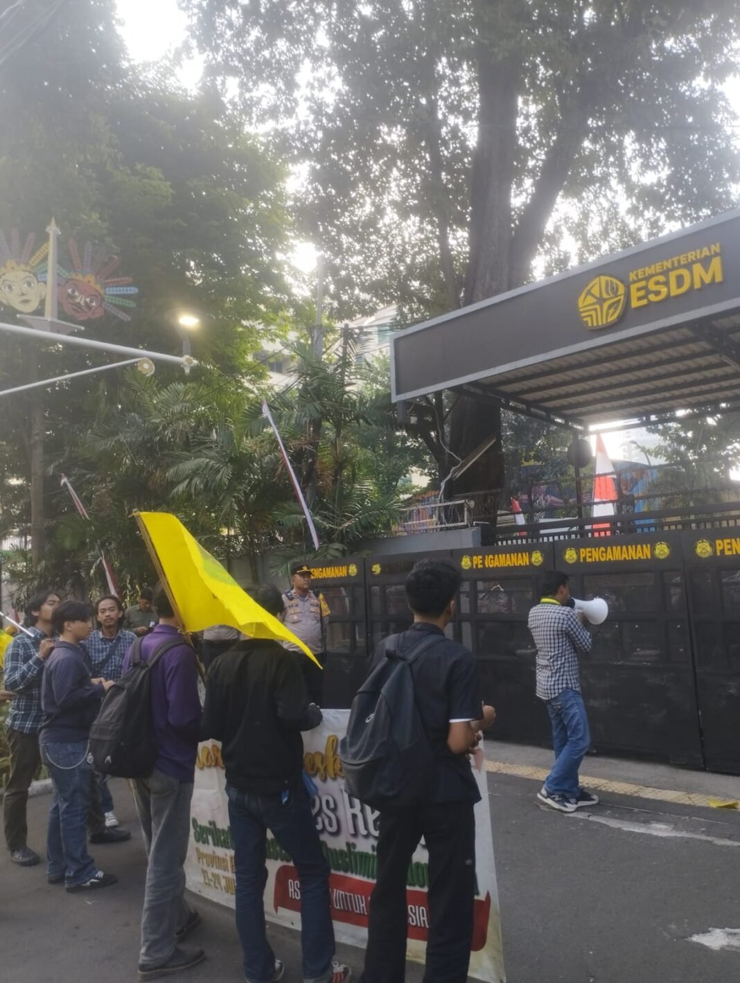 SEMMI Sultra “Ketuk Pintu” ESDM dan Bareskrim: Dugaan Pelanggaran Tambang PT Almharig di Kabaena Diminta Diusut Tuntas SEMMI Sultra “Ketuk Pintu” ESDM dan Bareskrim: Dugaan Pelanggaran Tambang PT Almharig di Kabaena Diminta Diusut Tuntas