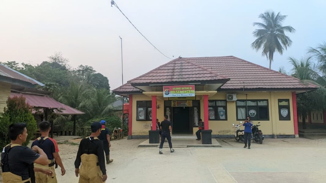 Diduga Ancam Petugas Pemadaman Kebakaran, Maulid Dilaporkan ke Polsek Anggata Usai Ambil Kunci Kontak Mobil Damkar Diduga Ancam Petugas Pemadaman Kebakaran, Maulid Dilaporkan ke Polsek Anggata Usai Ambil Kunci Kontak Mobil Damkar